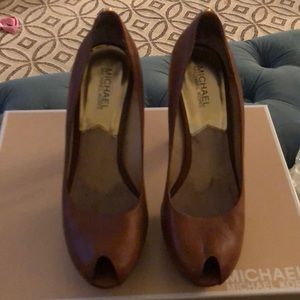 MK luggage/tan pump with a baby peep toe!